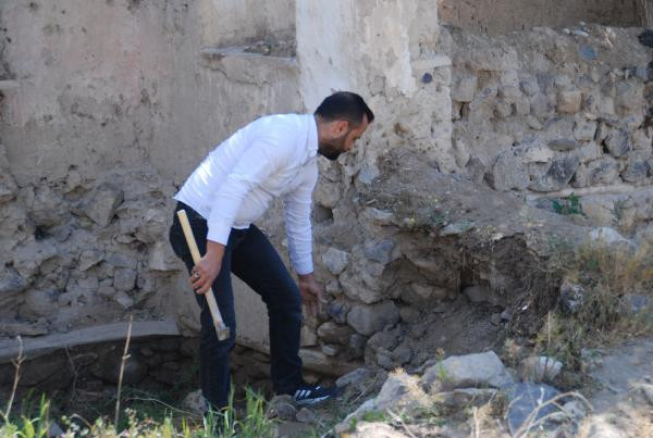 Odunlukta tadilat yaparken define buldu! - Resim: 2