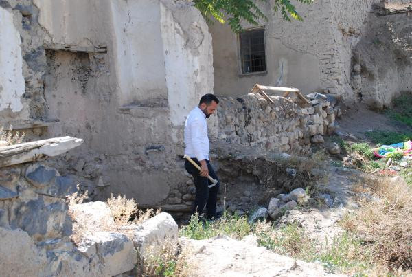 Odunlukta tadilat yaparken define buldu! - Resim: 3