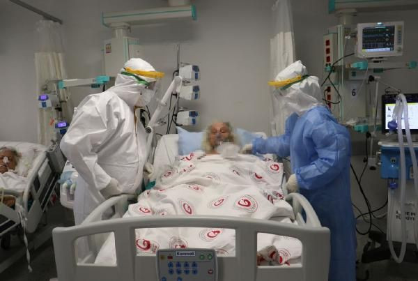 Koronavirüs yoğun bakım servisi ibretlik! Cihaza bağlanmamak için yalvarıyorlar - Resim: 1