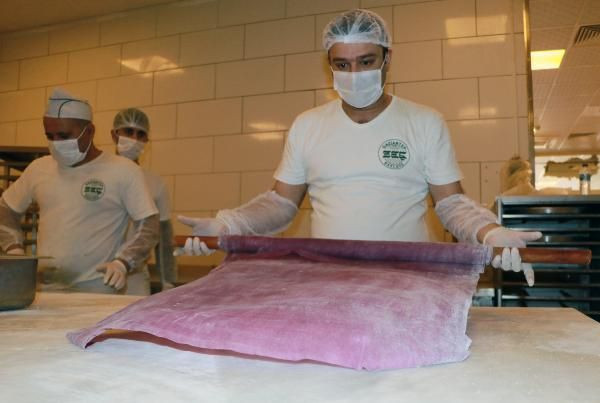 Mor baklava üretti şimdi siparişlere yetişemiyor! Ekşi baklava mı olur demeyin - Resim: 2