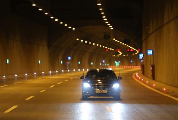 Cumhurbaşkanı Erdoğan açılışını yaptığı yolda makam aracını kullandı - Resim: 2