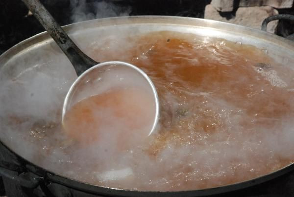 Bartın'da ev kadını çam kozalağı pekmezi yaptı! KOAH'a iyi geliyormuş - Resim: 3