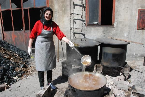 Bartın'da ev kadını çam kozalağı pekmezi yaptı! KOAH'a iyi geliyormuş - Resim: 4