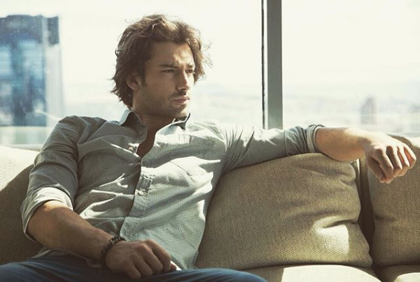 Fazilet Hanım ve Kızları dizisinin oyuncusu bileklerini kesti - Resim: 4