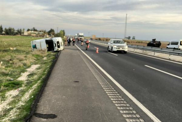 Düğün konvoyunda feci kaza: Çok sayıda yaralı var! - Resim: 1