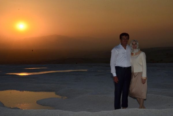 Nihat Zeybekci ile eşinin romantik pozları - Resim: 3