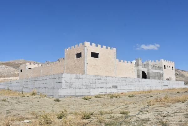 Sıra dışı yapıyı gören 'kale' sanıyor ne olduğunu öğrenen şaşırıyor! - Resim: 2