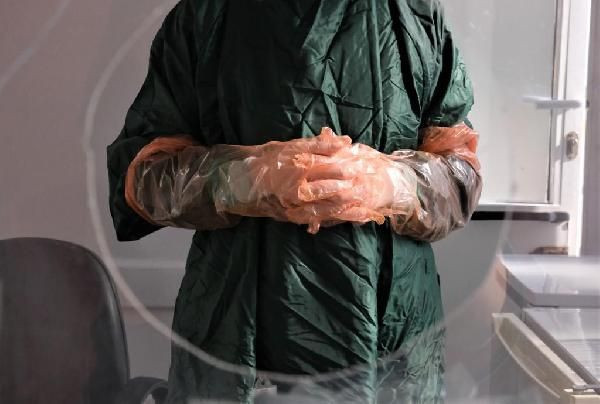 Korona servisinde çalışan doktor, sağlık çalışanlarının mücadelesini kare kare fotoğrafladı - Resim: 3