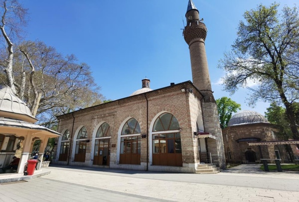 Bursa'da türbeye çirkin saldırı! Nahoş hadiseli olayları gördükleri... - Resim: 1