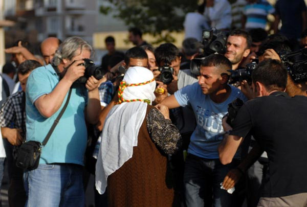 Diyarbakır sokakları yine karıştı - Resim: 3