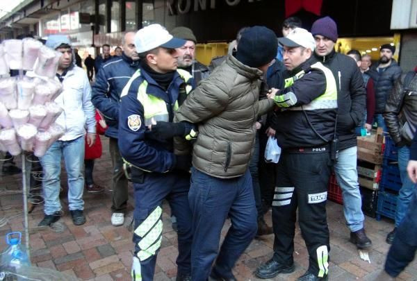 Zonguldak'ta eski eşini darp eden adamı, linç edilmekten polis kurtardı - Resim: 4