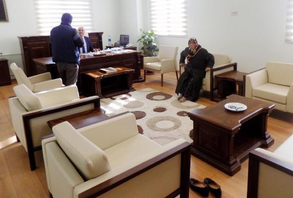 Makama ayakkabısız girmişti! İsteği yerine getirildi - Resim: 3