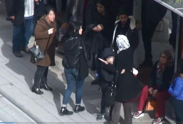 Bu kadınlar neden kavga ediyor? Sebebine çok şaşıracaksınız! - Resim: 2