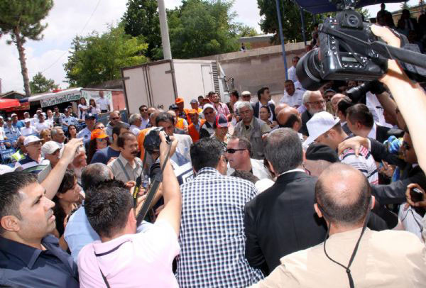 İşte Bekir Bozdağ'a saldırı anının kareleri - Resim: 2