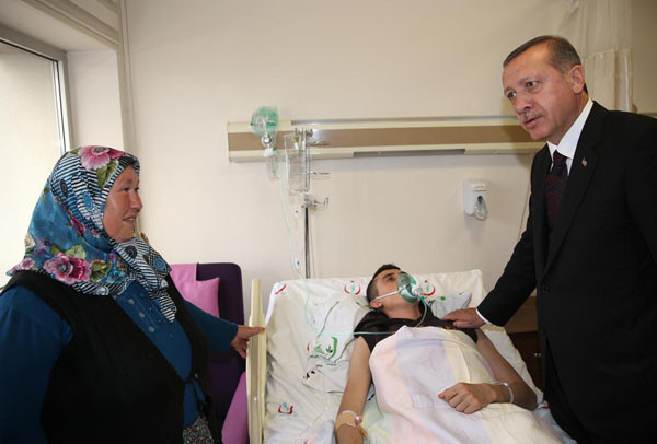 Başbakan Erdoğan yaralı madencileri ziyaret etti - Resim: 3