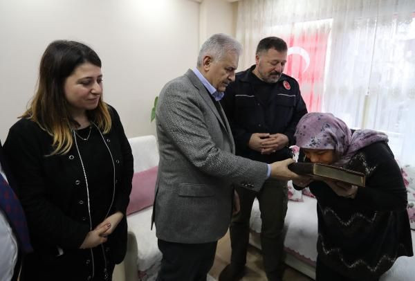 Binali Yıldırım Çatalca'da şehit ailesini ziyaret etti - Resim: 4