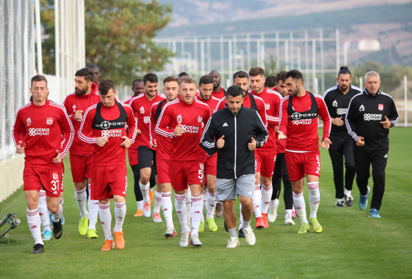 Rıza Çalımbay'dan Galatasaray’a gözdağı! Sahaya dökeceğiz - Resim: 0