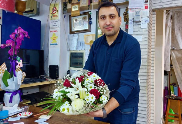 14 Şubat Sevgililer Günü'nü pahalılık vurdu! Gül fiyatları cepleri yaktı - Resim: 0