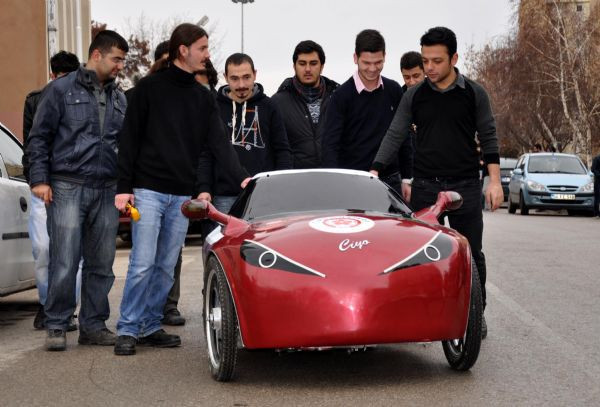 Üniversiteliler otomobil üretti! - Resim: 3