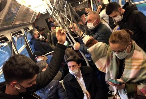 Bu görüntü İstanbul'dan! Metro ve metrobüste yine 'sosyal mesafesiz' ulaşım - Resim: 1