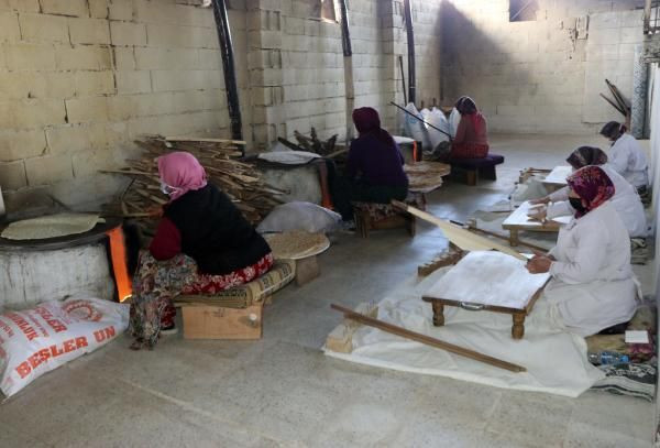 Siparişlere yetişemiyor! Çevresine ekmek satarak başladığı işte 12 kadına istihdam sağlıyor - Resim: 3