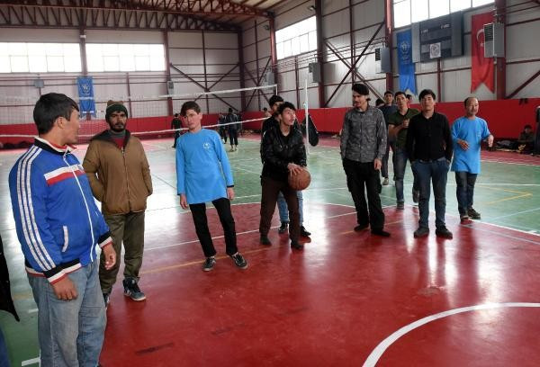 Kaçak Afganlar kaçak otogarda fark edildi - Resim: 3