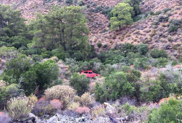 300 metrelik uçuruma yuvarlandı: Sağ kaldı! - Resim: 3