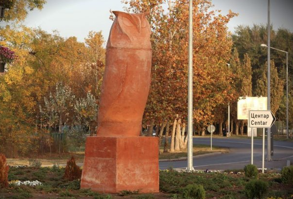 Baykuş diye yaptı penise benzedi! Bu heykel herkesin alay konusu - Resim: 3