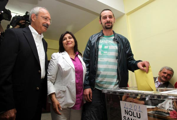 Kemal Kılıçdaroğlu oy kullandı - Resim: 3