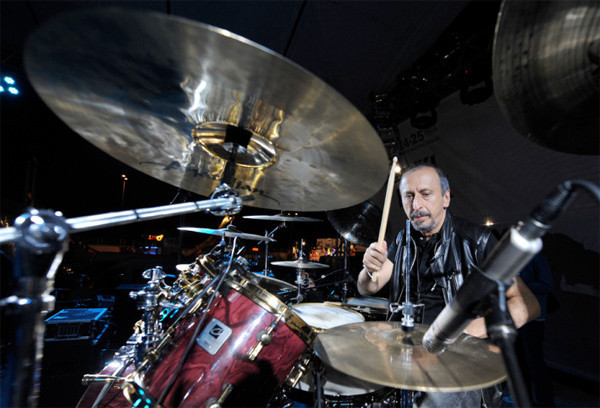 CHP milletvekili Halıcı'dan rock şov! - Resim: 3