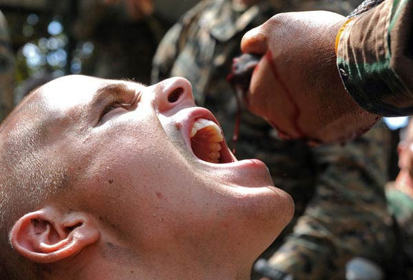 Askerin akrep ve yılan ile sınavı! - Resim: 2