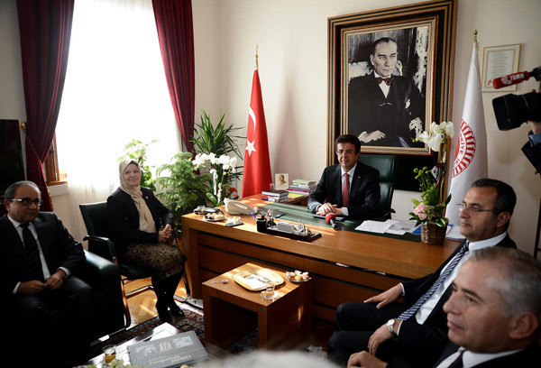 Türbanlı vekil Meclis'e geldi - Resim: 3