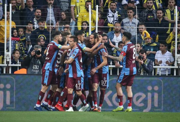 Fenerbahçe berabere kaldı tribünler memnun olmadı - Resim: 1