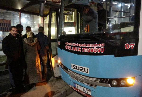 Freni boşalan otobüs durağa daldı: Yaralılar var! - Resim: 4