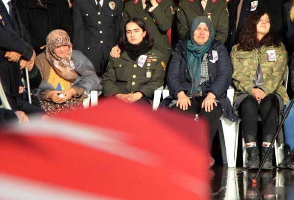 Karabük’te 10 binler şehidine ağladı - Resim: 3