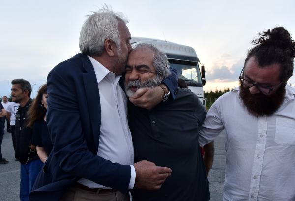 Mehmet Altan cezaevinden çıktı! - Resim: 2