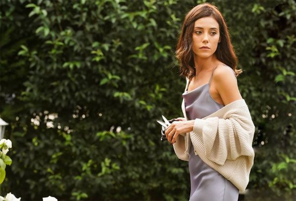 Sadakatsiz'in Asya'sı Cansu Dere tatilde mini bikinisiyle şov yaptı, fotoğraflarına yorum yağdı! - Resim: 4