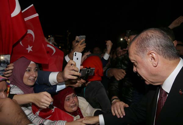 Cumhurbaşkanı Erdoğan'a sevgi gösterisi - Resim: 2