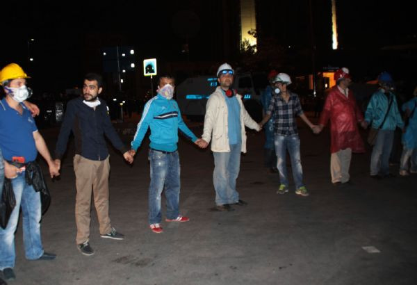 Polise için insan zinciri - Resim: 1