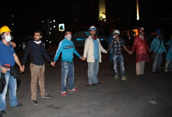 Polise için insan zinciri - Resim: 2