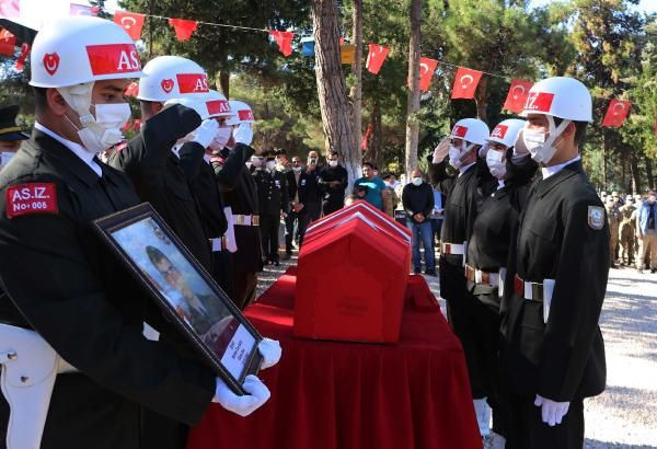 6 ay sonra şehit sayıldı! Uzman Onbaşı Kaya için yeniden tören düzenlendi - Resim: 1