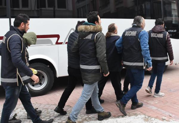 Bu kadar ancak filmlerde olur! İstanbullu Banker’i dublör kullanıp çarptılar - Resim: 0