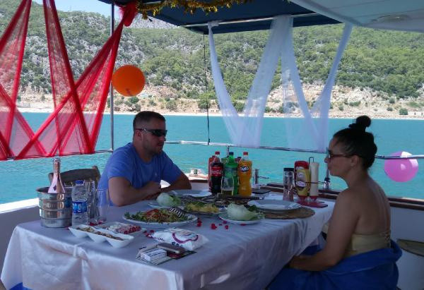 Günlüğü 30 bin TL! Antalya'da ateş ölçülmeden binilmiyor: Turistlerin gözdesi oldu - Resim: 1