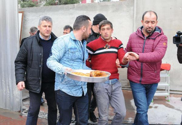 İntihar etmek için çatıya çıktı! Paraları görünce... - Resim: 3