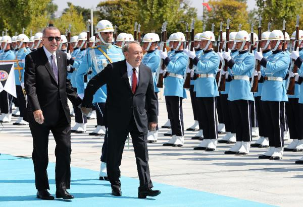 Erdoğan, Nazarbayev'i törenle karşıladı! O detay dikkat çekti - Resim: 1