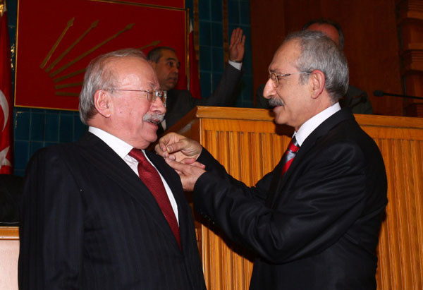 Oktay Ekşi CHP'ye katıldı - Resim: 2