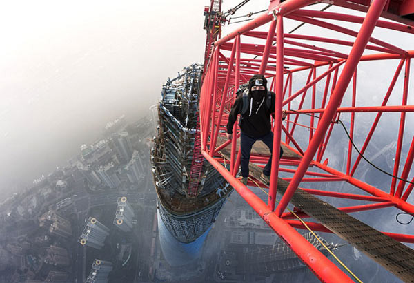 Çılgın Ruslar bakın nereye tırmandı! - Resim: 1