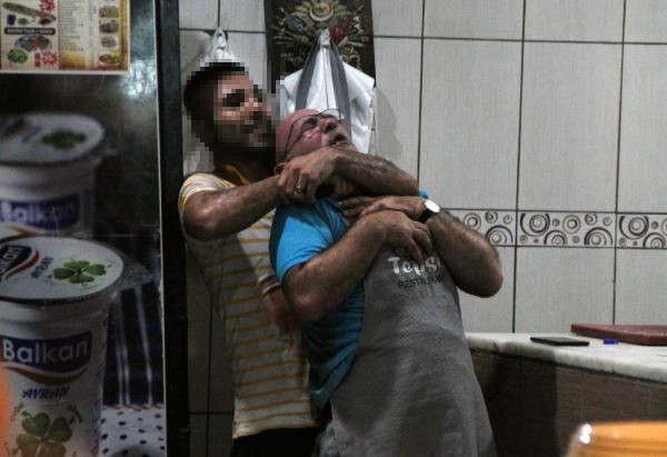 Antalya'da rehine krizi! Boğazını kesti kanlar içinde bıraktı: Beni kesin öldüreceksiniz - Resim: 1