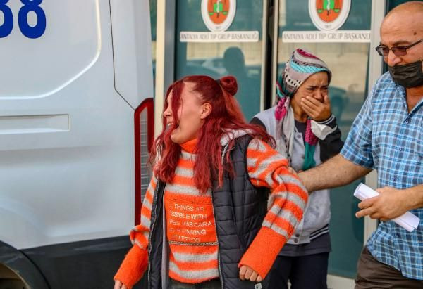 Antalya'daki tüyler ürperten olay! 3 aylık bebeğinin cenazesini kucağında mezara taşıdı - Resim: 1