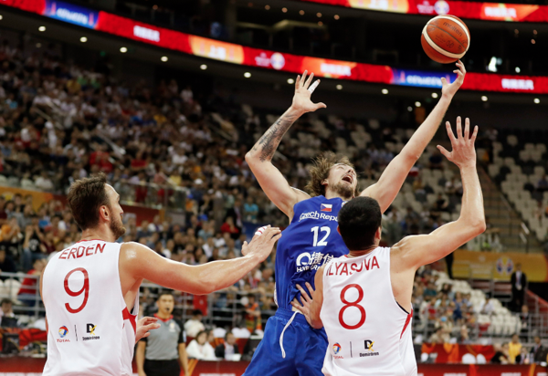 Türkiye Çekya'ya 91 - 76 yenildi turnuvaya veda etti - Resim: 0